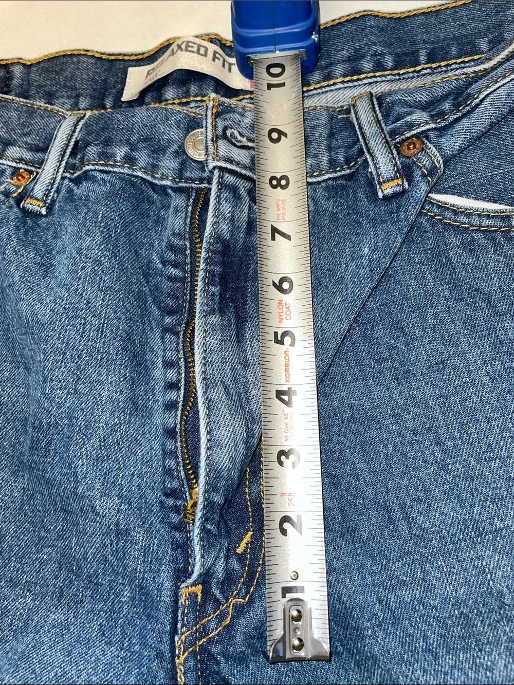 Men’s EUC LEVI’S 550 Relaxed Fit Jeans Classic Med Wash Denim Sz 35/32 5-Pocket